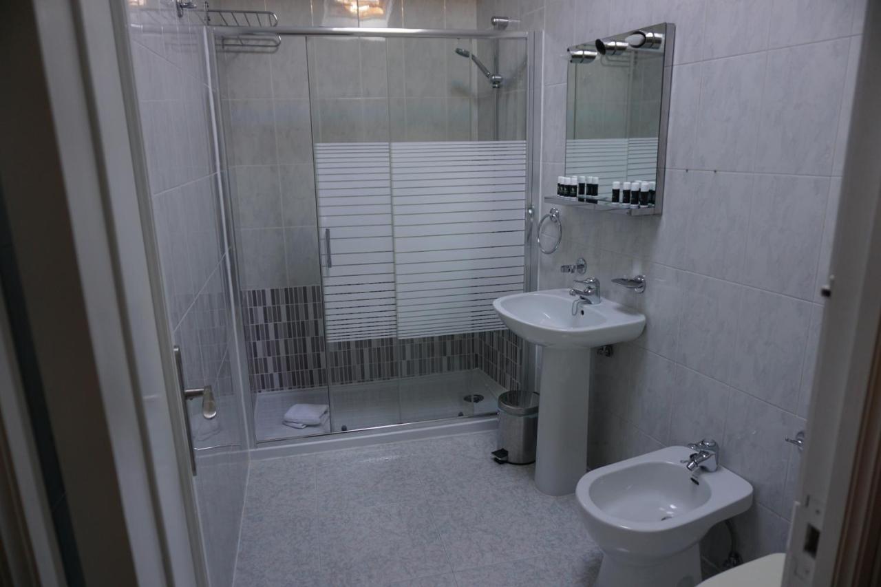 Triple Room,1306577047:JPEG